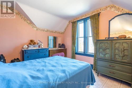 962 10Th Concession Road W, Hamilton, ON - Indoor Photo Showing Bedroom