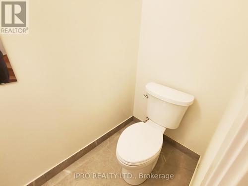 #1411 -15 David Eyer Dr, Richmond Hill, ON - Indoor Photo Showing Bathroom
