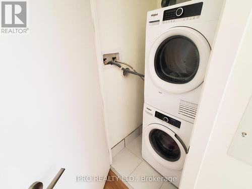 #1411 -15 David Eyer Dr, Richmond Hill, ON - Indoor Photo Showing Laundry Room