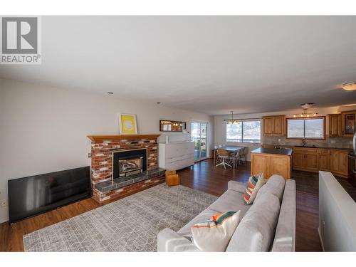 126 Dartmouth Place, Penticton, BC - Indoor Photo Showing Living Room With Fireplace