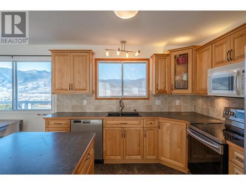 126 Dartmouth Place, Penticton, BC - Indoor Photo Showing Kitchen With Double Sink
