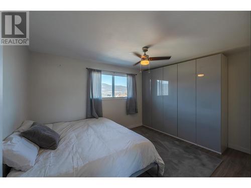 126 Dartmouth Place, Penticton, BC - Indoor Photo Showing Bedroom