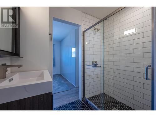 126 Dartmouth Place, Penticton, BC - Indoor Photo Showing Bathroom