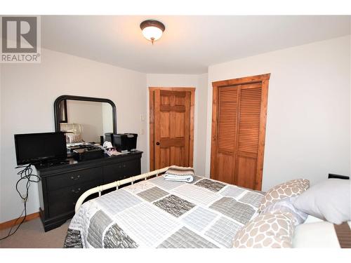 121 Deer Street, Vernon, BC - Indoor Photo Showing Bedroom