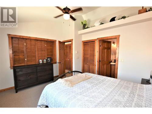 121 Deer Street, Vernon, BC - Indoor Photo Showing Bedroom