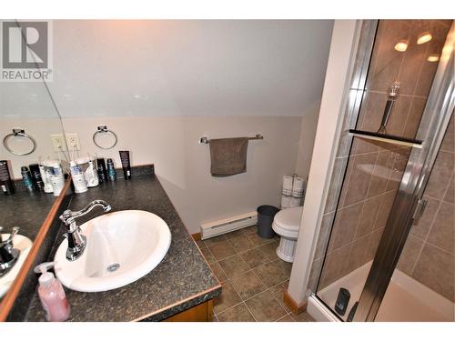 121 Deer Street, Vernon, BC - Indoor Photo Showing Bathroom