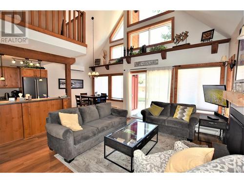 121 Deer Street, Vernon, BC - Indoor Photo Showing Living Room