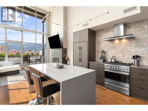 1289 Ellis Street Unit# 401, Kelowna, BC - Indoor Photo Showing Kitchen With Upgraded Kitchen