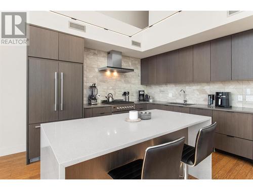 1289 Ellis Street Unit# 401, Kelowna, BC - Indoor Photo Showing Kitchen With Upgraded Kitchen
