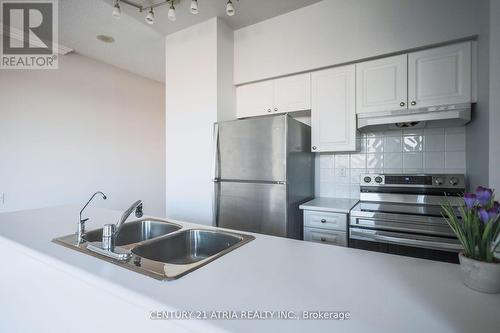 601 - 2067 Lake Shore Boulevard W, Toronto, ON - Indoor Photo Showing Kitchen With Double Sink