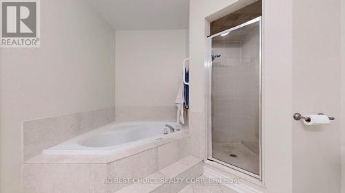U B 162 Finch Ave E, Toronto, ON - Indoor Photo Showing Bathroom