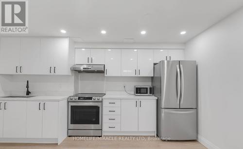 1657 Erindale Crescent, Oshawa, ON - Indoor Photo Showing Kitchen