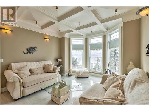 10569 Okanagan Centre Road W, Lake Country, BC - Indoor Photo Showing Living Room