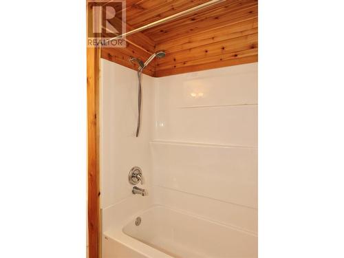 675 Green Lake Road, Oliver, BC - Indoor Photo Showing Bathroom