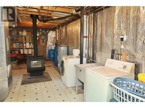 675 Green Lake Road, Oliver, BC - Indoor Photo Showing Laundry Room