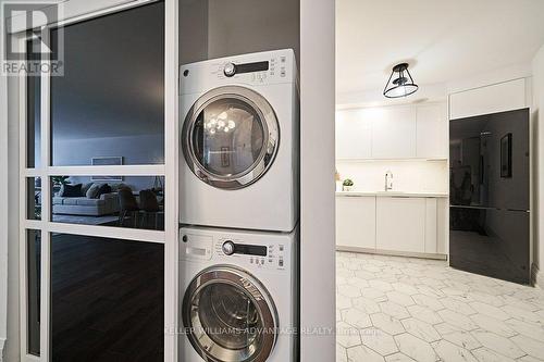 #203 -270 Queens Quay  W, Toronto, ON - Indoor Photo Showing Laundry Room
