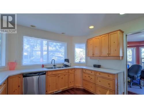 2075 Amundsen Road, Lake Country, BC - Indoor Photo Showing Kitchen With Double Sink