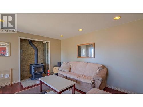 2075 Amundsen Road, Lake Country, BC - Indoor Photo Showing Living Room With Fireplace