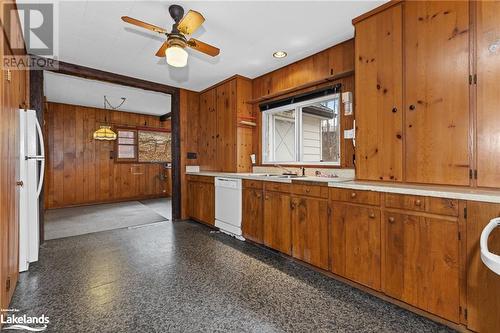 1097 Armstrong Point Road, Muskoka Lakes, ON - Indoor Photo Showing Kitchen