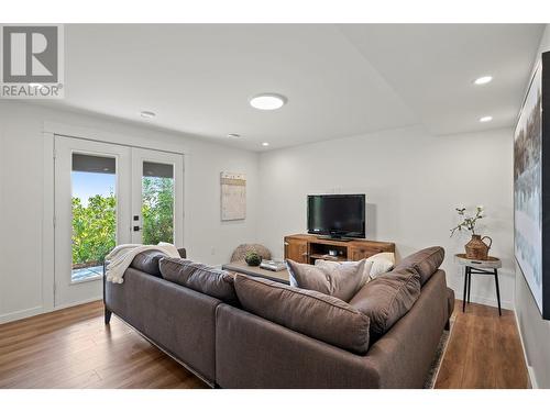 2311 Campbell Road, West Kelowna, BC - Indoor Photo Showing Living Room