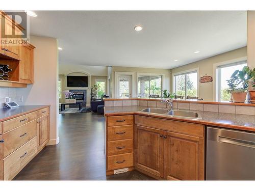 510 South Crest Drive, Kelowna, BC - Indoor Photo Showing Kitchen With Double Sink