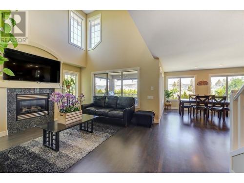 510 South Crest Drive, Kelowna, BC - Indoor Photo Showing Living Room With Fireplace