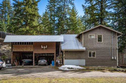 7635 Highway 3A, Balfour, BC - Outdoor