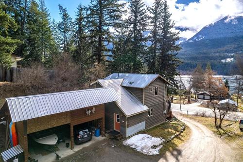 7635 Highway 3A, Balfour, BC - Outdoor