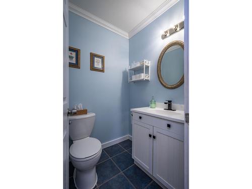 7635 Highway 3A, Balfour, BC - Indoor Photo Showing Bathroom