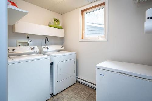 7635 Highway 3A, Balfour, BC - Indoor Photo Showing Laundry Room
