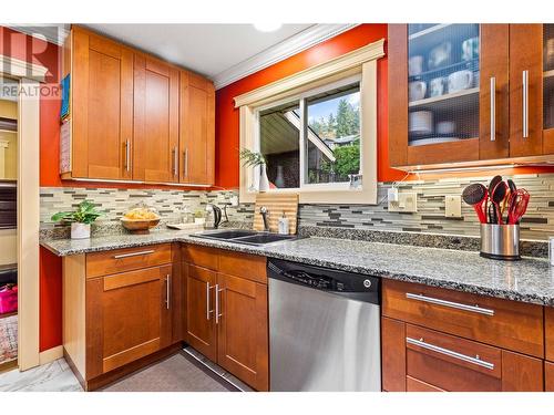 1102 Bentien Road, Kelowna, BC - Indoor Photo Showing Kitchen With Double Sink