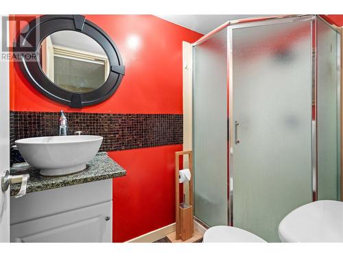 1102 Bentien Road, Kelowna, BC - Indoor Photo Showing Bathroom