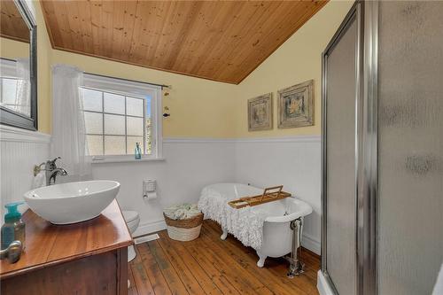 1146 Lakeshore Road, Selkirk, ON - Indoor Photo Showing Bathroom
