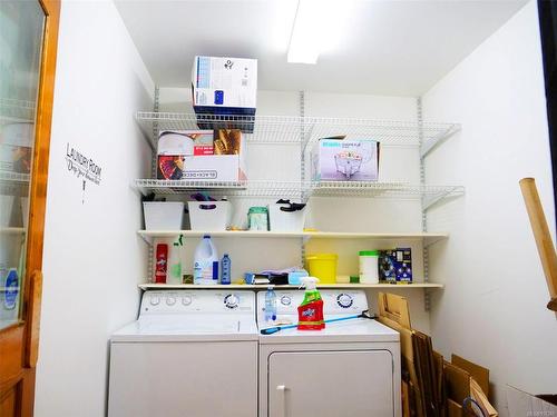 5795 Kapoor Rd, Duncan, BC - Indoor Photo Showing Laundry Room