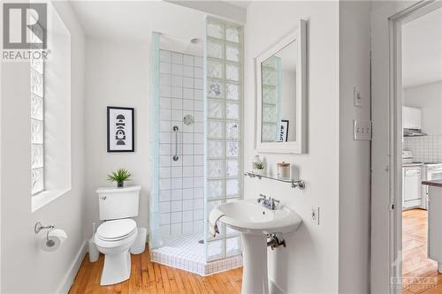 Bathroom - Main Level - 25 Renfrew Avenue, Ottawa, ON - Indoor Photo Showing Bathroom