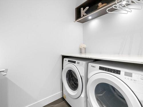 3501-1191 Sunset Drive, Kelowna, BC - Indoor Photo Showing Laundry Room