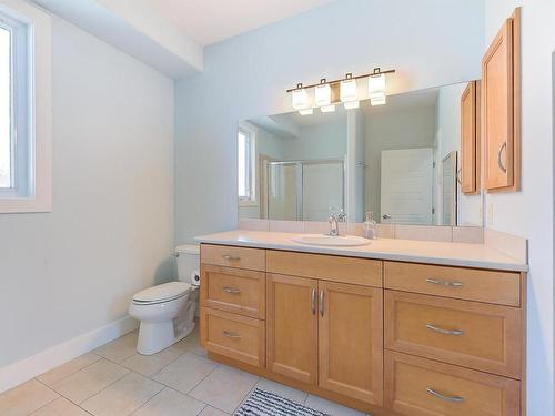 1585 Tower Ranch Boulevard, Kelowna, BC - Indoor Photo Showing Bathroom