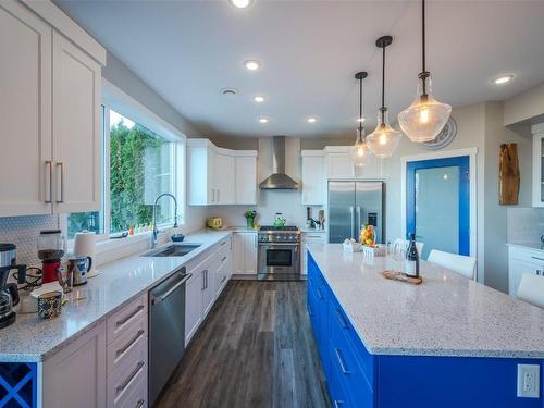 1099 Holden Road, Penticton, BC - Indoor Photo Showing Kitchen With Upgraded Kitchen