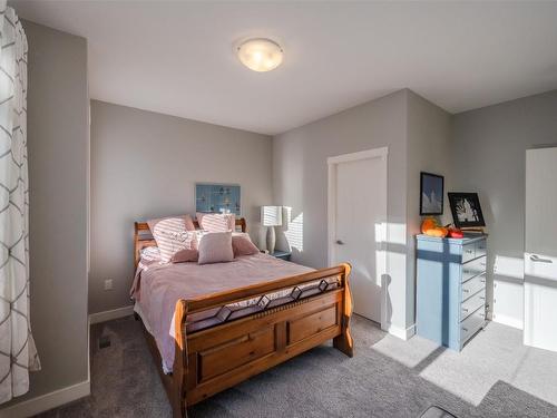 1099 Holden Road, Penticton, BC - Indoor Photo Showing Bedroom