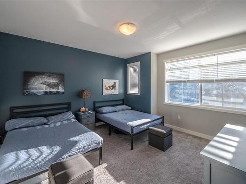 1099 Holden Road, Penticton, BC - Indoor Photo Showing Bedroom