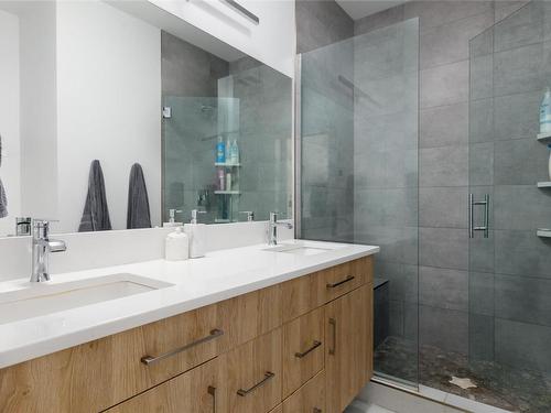 865 Patterson Avenue, Kelowna, BC - Indoor Photo Showing Bathroom