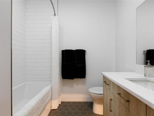 865 Patterson Avenue, Kelowna, BC - Indoor Photo Showing Bathroom