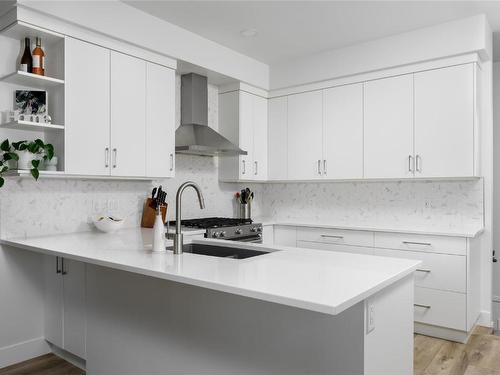 865 Patterson Avenue, Kelowna, BC - Indoor Photo Showing Kitchen