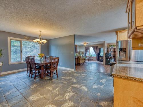 5247 Mayfair Road, Salmon Arm, BC - Indoor Photo Showing Dining Room