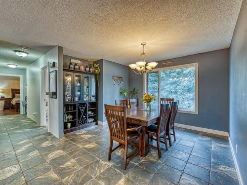 5247 Mayfair Road, Salmon Arm, BC - Indoor Photo Showing Dining Room