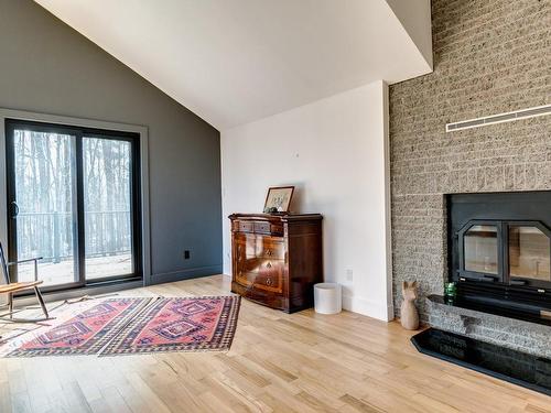Master bedroom - 350 Ch. Des Trente, Saint-Mathias-Sur-Richelieu, QC - Indoor With Fireplace