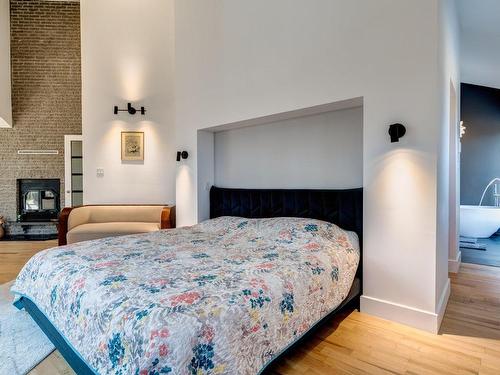 Master bedroom - 350 Ch. Des Trente, Saint-Mathias-Sur-Richelieu, QC - Indoor Photo Showing Bedroom
