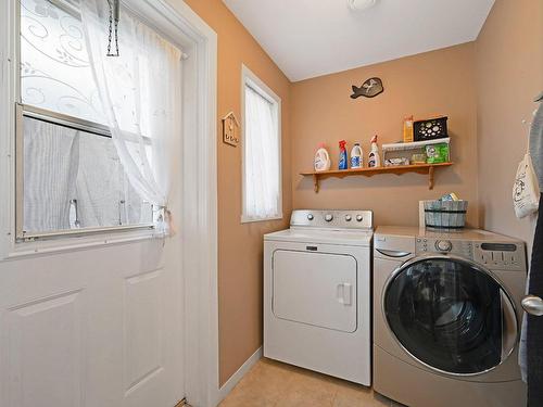 Intergenerational - 518 Rue Jean-Talon, Saint-Jean-Sur-Richelieu, QC - Indoor Photo Showing Laundry Room