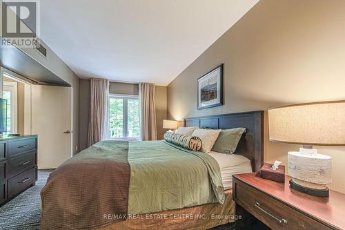 2448-49 - 90 Highland Drive, Oro-Medonte (Horseshoe Valley), ON - Indoor Photo Showing Bedroom