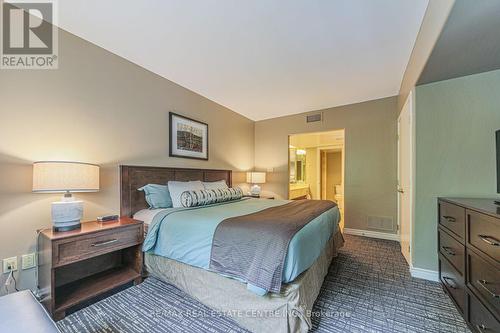 2448-49 - 90 Highland Drive, Oro-Medonte (Horseshoe Valley), ON - Indoor Photo Showing Bedroom